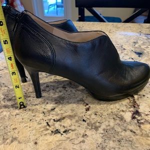 Nine West black leather heeled shoe